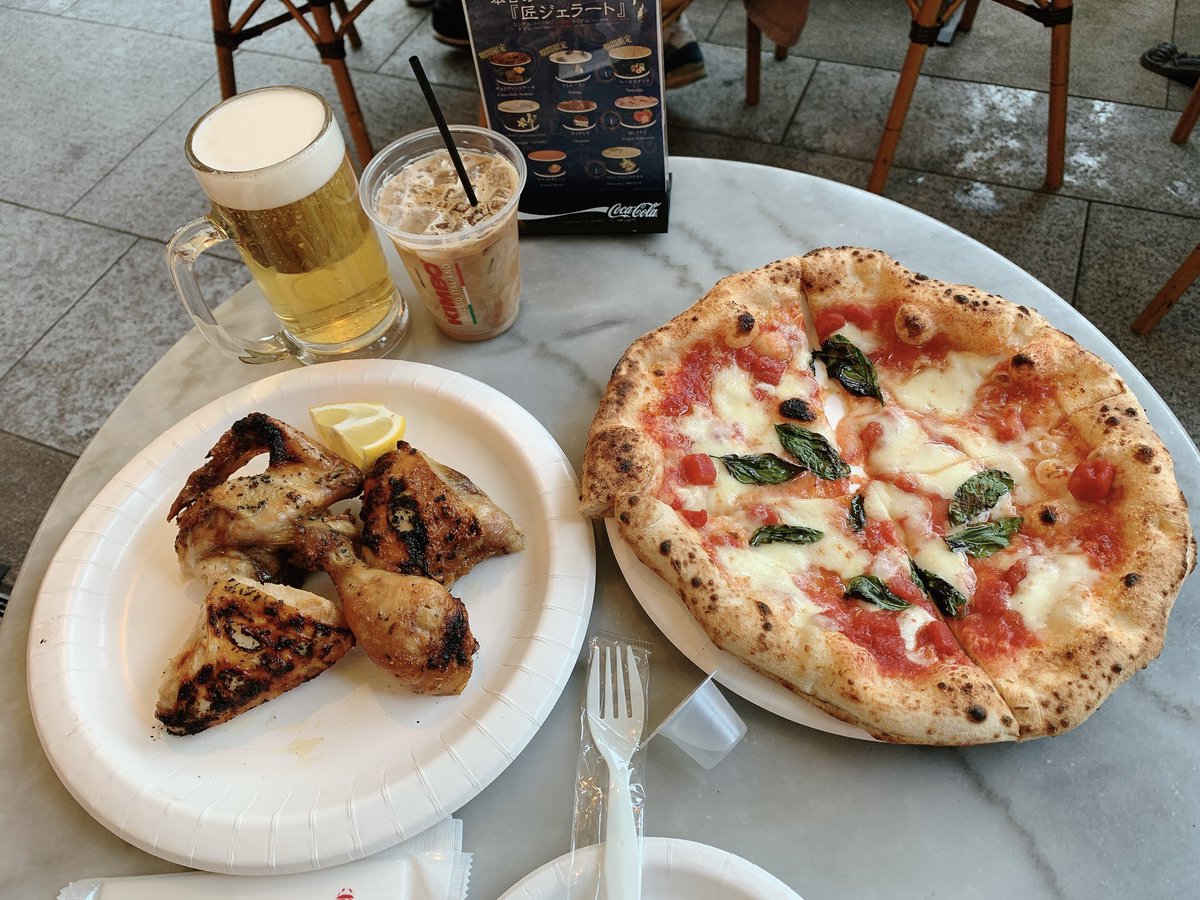 pretty_tiara's tweet photo. 久々のSolo Pizza🍕
マルゲリータ美味しすぎ😊
マルゲリータエクストラ
ハーブローストチキン🐓
ミネストローネ
生ハム盛り合わせ
SOLO PIZZA Napoletana名古屋駅店
#ソロピッツァナポレターナナゴヤエキテン
世界チャンピオンのお店⭐️ https://t.co/MSIvDfmErT