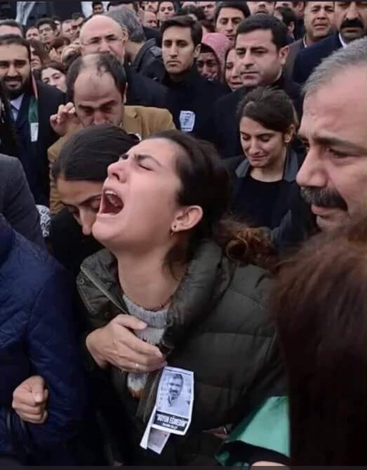 mtnerkol's tweet photo. Nava rojê bû,
Mêrek ji me kuştin wek çîyak e bû,
Ma em ê ji bîrbikin ewin bûyîne sedema vê dil êşî yê...
 #TahirElcisiz5Yıl https://t.co/pxNwZp8G82
