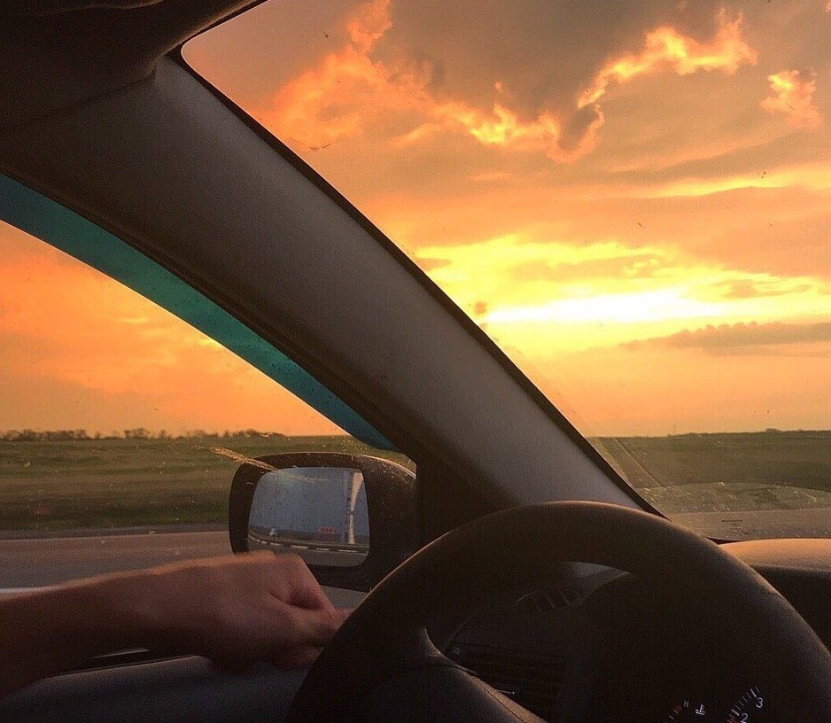 Ahmed Arif'in
"Şu telaşlarım bir bitse diyorum. Belki uzaklara giderim. Çoktandır gitmek istediğim yollar var." dediği..