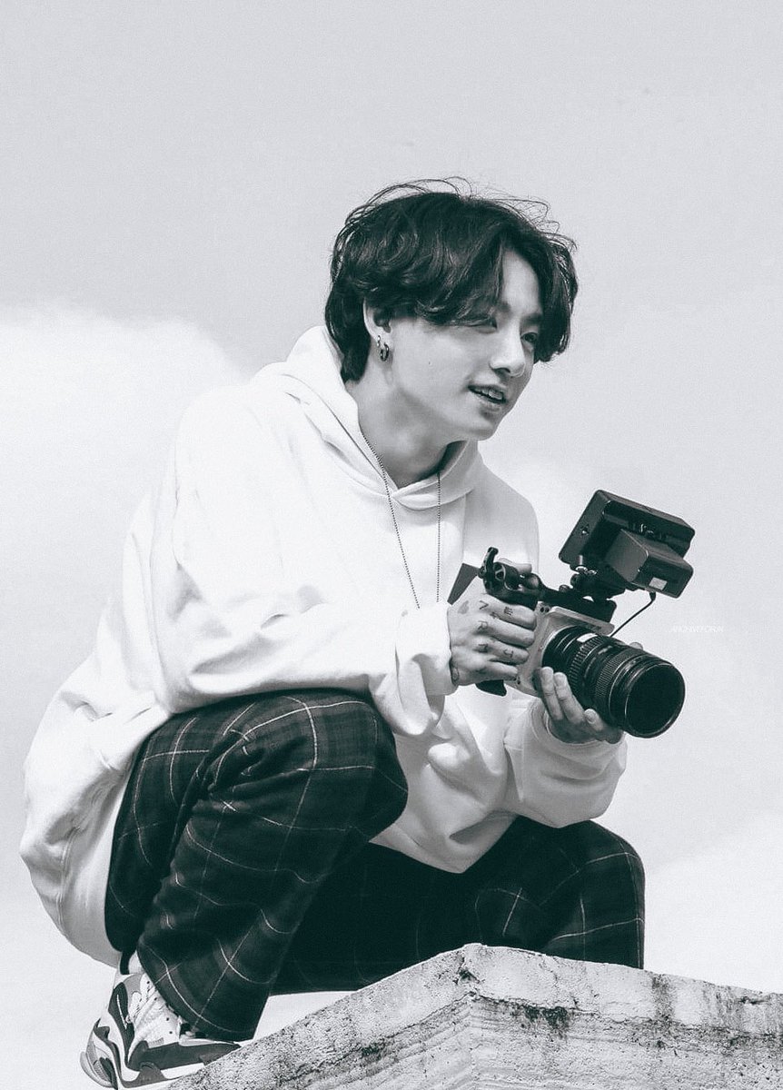 archiveforJK's tweet photo. our director jungkook ♡ https://t.co/HAwjnEiyi4