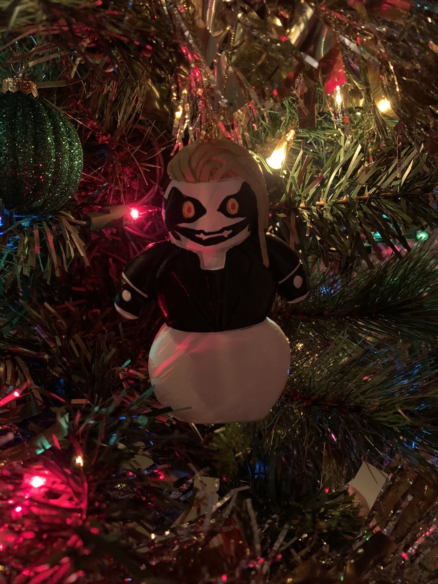 Yowie Wowie call me weird but I am SO loving my new Christmas ornament... @WWEBrayWyatt the greatest, most creepy, yet charming.. The Fiend! Now Iβm an official part of the #FireflyFunHouse βfiend clubβ! #LetHimIn #WWEThunderDome #WWE #WWERaw https://t.co/ZD6JbZC2ad