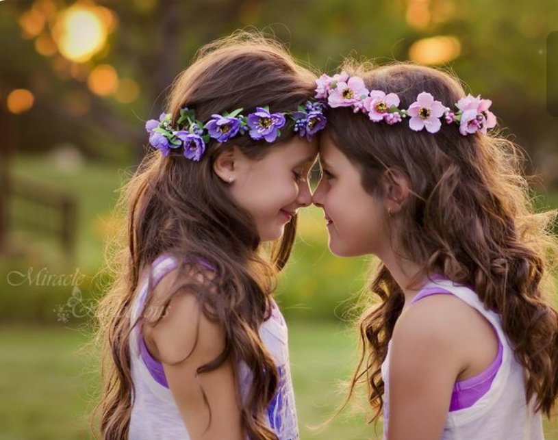 hudaalriami's tweet image. عِندما نرسِــمُ وردةٌ علـى الورقِ لا تكتمِلُ روعتُهَا بدونِ عِطرهَا .. كذلك بعضُ البشرِ عِندما نرسِمُ لهم صُورًا في قُلُوبِنا لا تكتَمِلُ إلا بمشاعِرِهِم نَحوَنا..