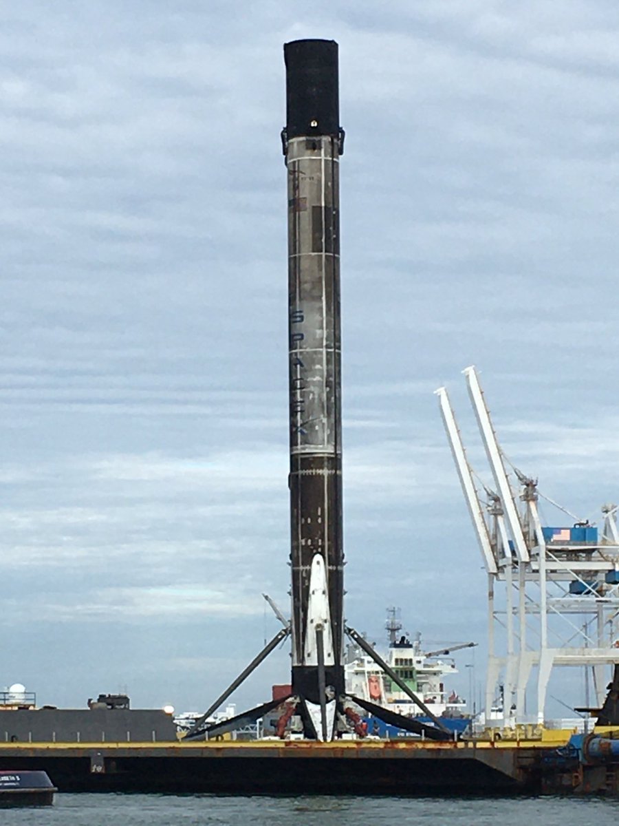 CapiAndreV's tweet image. Welcoming back to port the @SpaceX Falcon 9 🚀 that nailed its 7th landing aboard OCISLY!