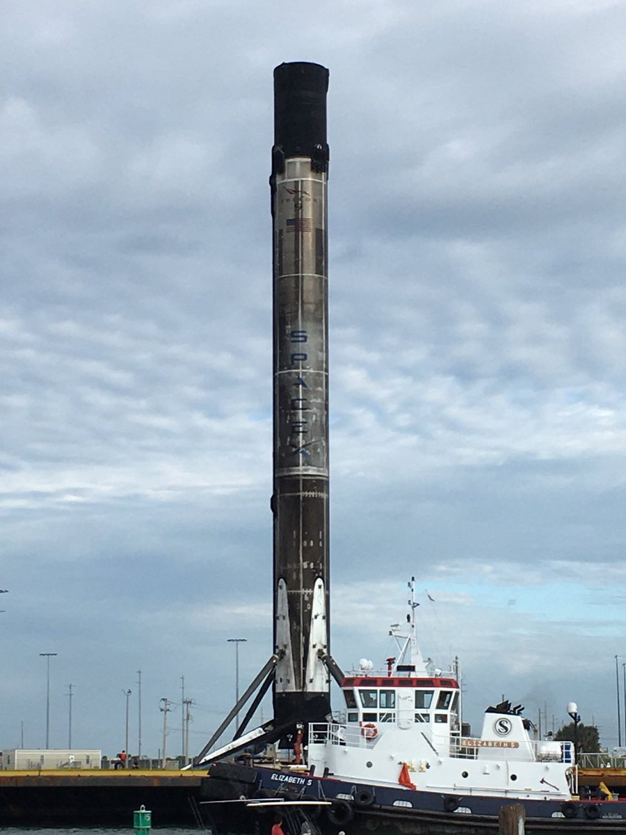 CapiAndreV's tweet image. Welcoming back to port the @SpaceX Falcon 9 🚀 that nailed its 7th landing aboard OCISLY!