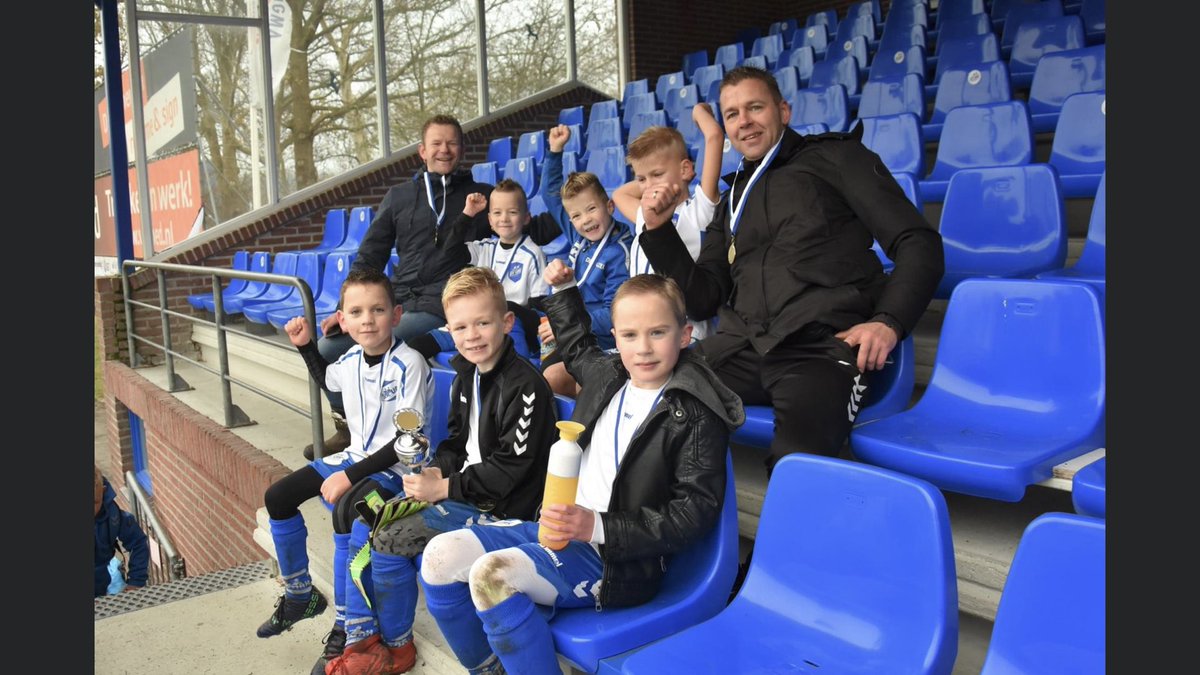 De kampioen uit de JO8 competitie. Willem Bakker visserij artikelen. Namens SVU gefeliciteerd!🎉🥇🏆
