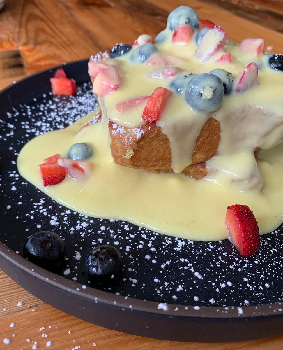 Saturday brunch at Threefold Café on 141 Giralda Ave for #nationalfrenchtoastday is the move. Try one of their three delicious and very unique French toasts! #ExperienceCoralGables