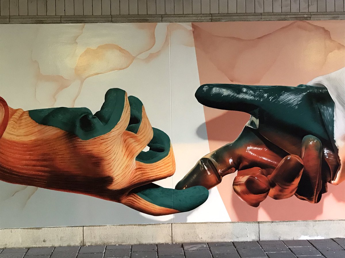 BasHessing's tweet photo. Werkhandschoenen! Indrukwekkende urban-art in ‘mijn’ stad @EindhovenCity door de jongens van @studiogiftig https://t.co/Hfaiw2ULKq