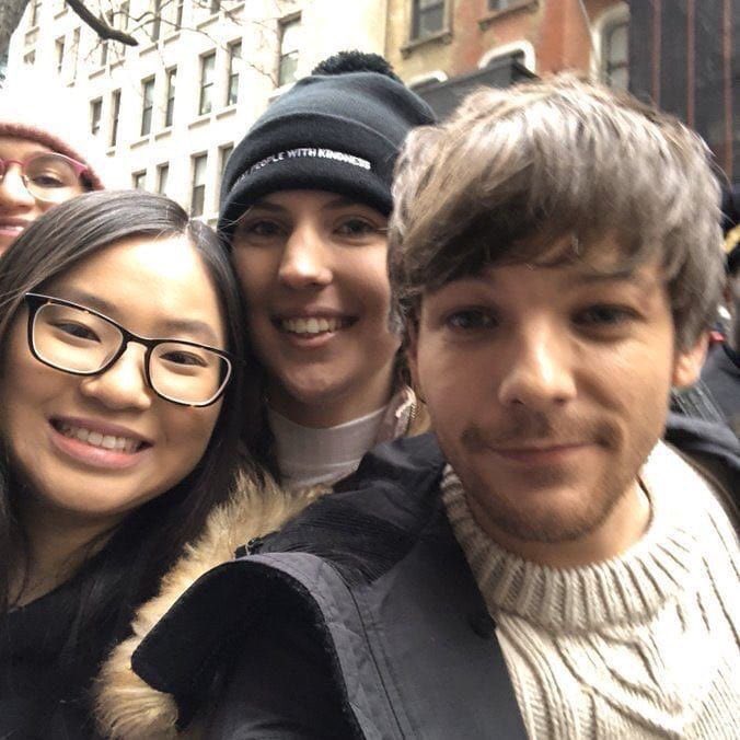 louis tomlinson selfies; a thread ༉‧₊˚✧