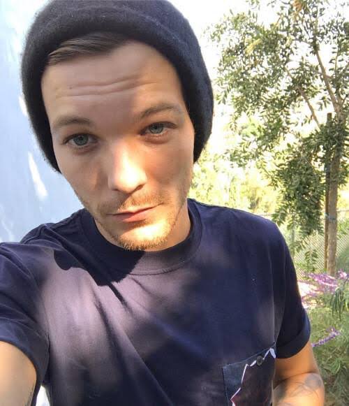 louis tomlinson selfies; a thread ༉‧₊˚✧