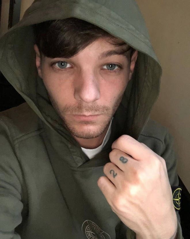 louis tomlinson selfies; a thread ༉‧₊˚✧