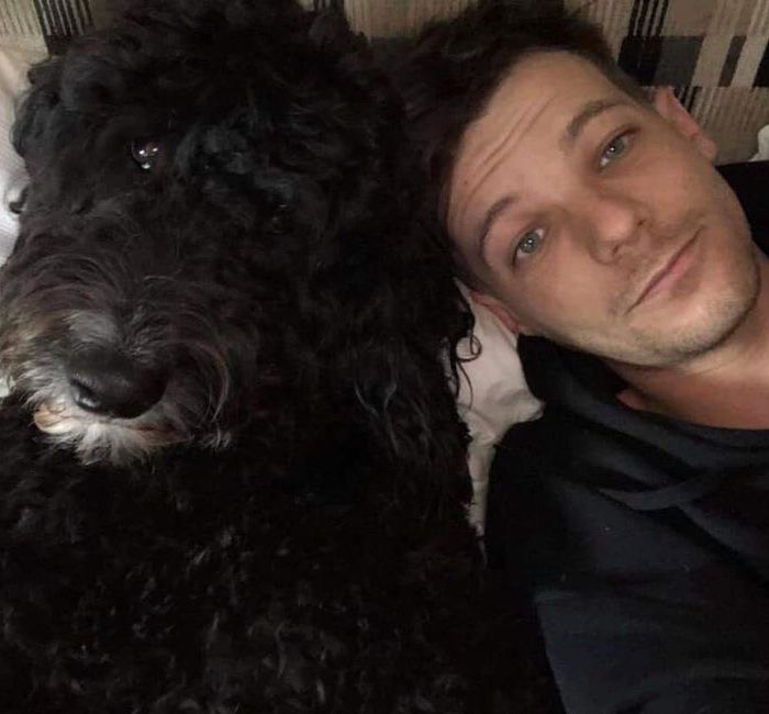 louis tomlinson selfies; a thread ༉‧₊˚✧