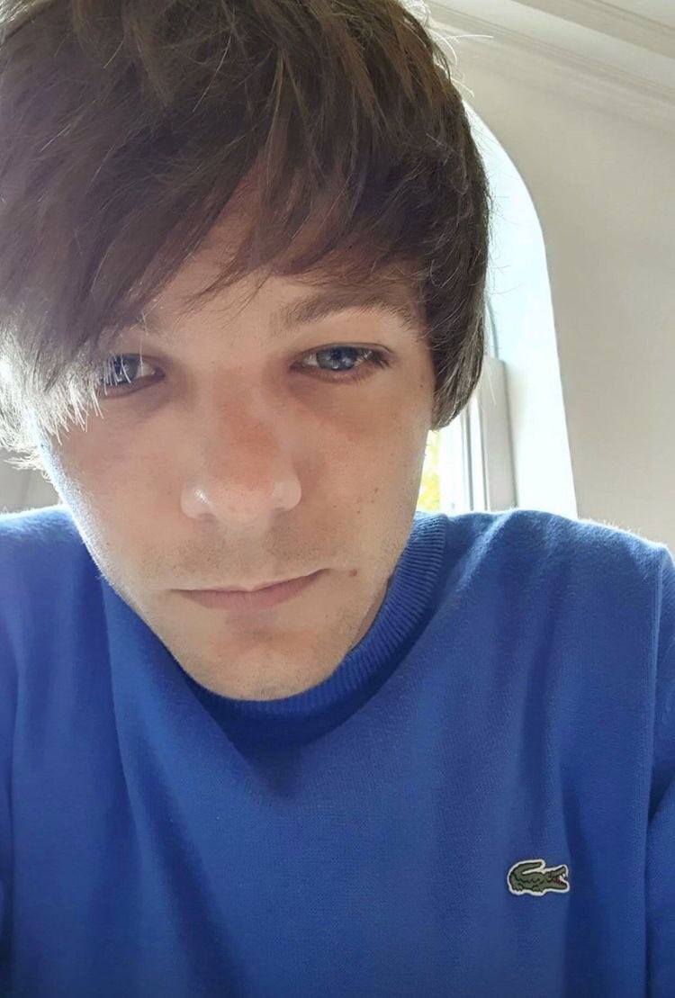 louis tomlinson selfies; a thread ༉‧₊˚✧