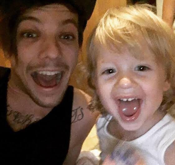 louis tomlinson selfies; a thread ༉‧₊˚✧