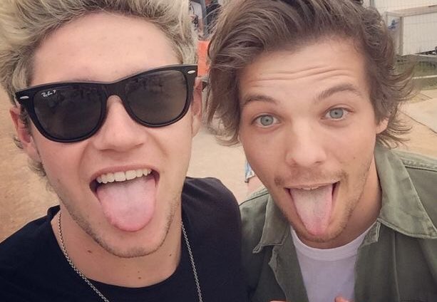 louis tomlinson selfies; a thread ༉‧₊˚✧