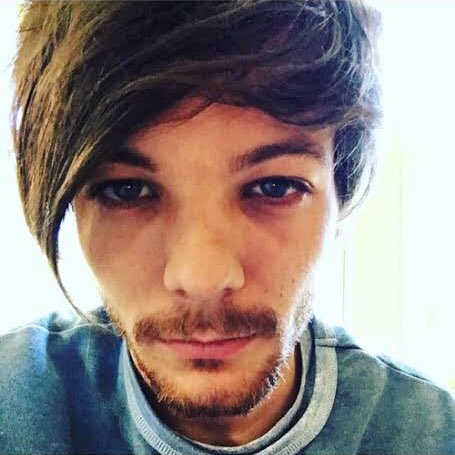 louis tomlinson selfies; a thread ༉‧₊˚✧