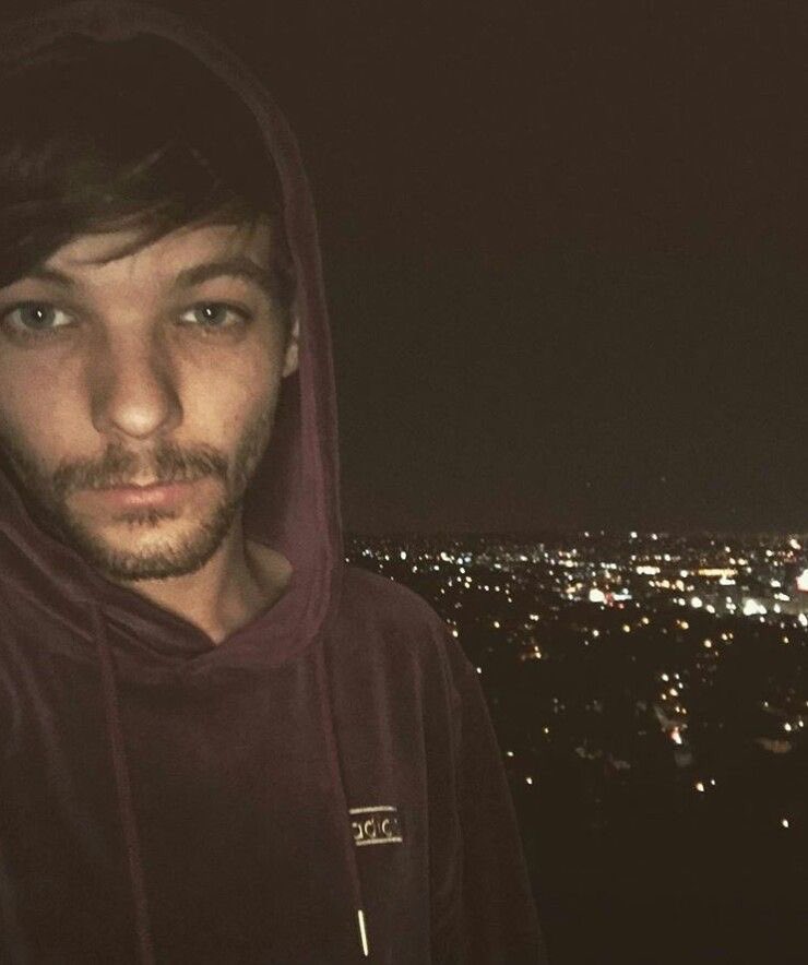 louis tomlinson selfies; a thread ༉‧₊˚✧
