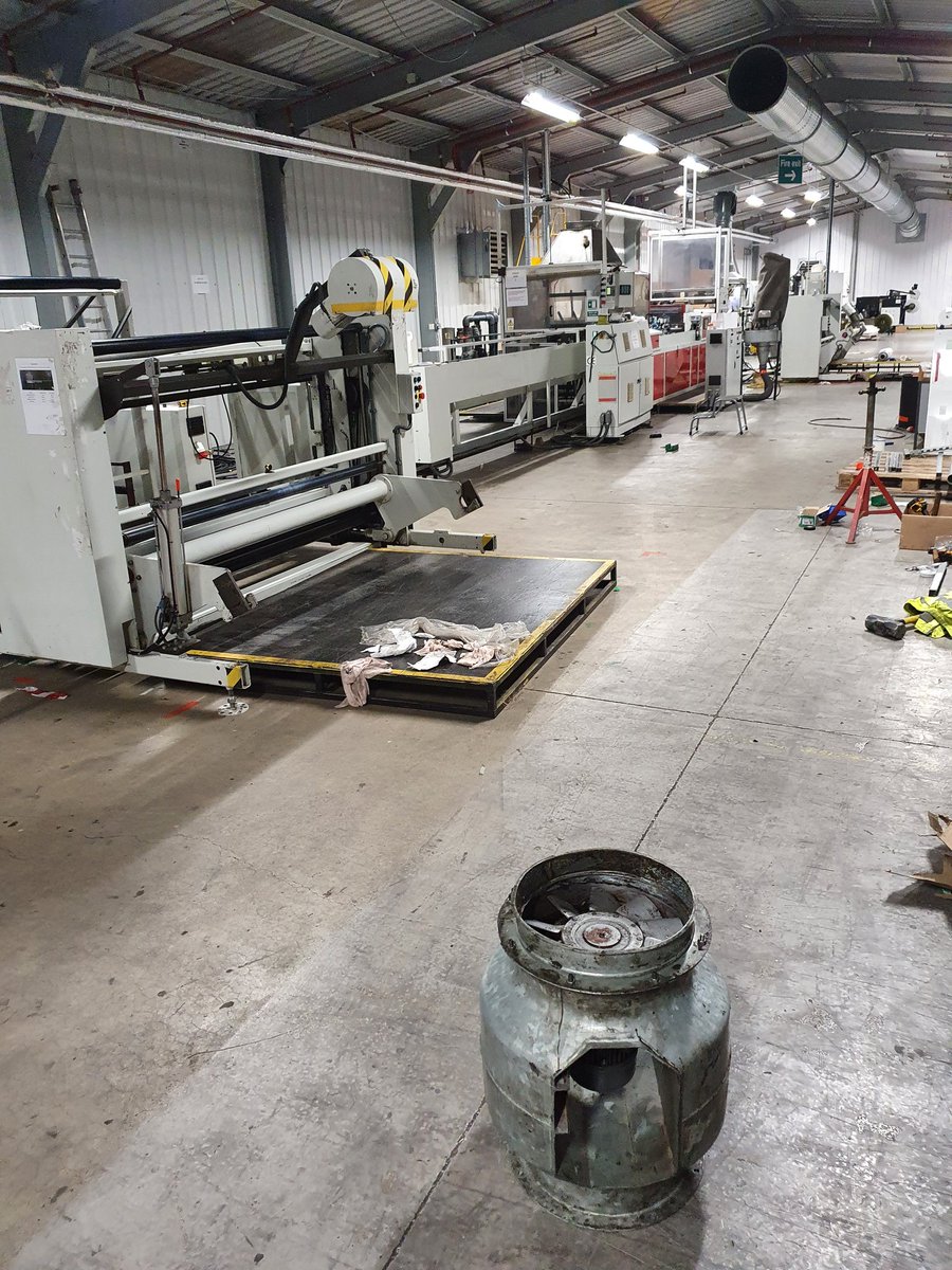 CkdEngineering's tweet image. 2 #hudson-shape bagging machines moved and refitted in a week.
#engineering #packaging #bagging