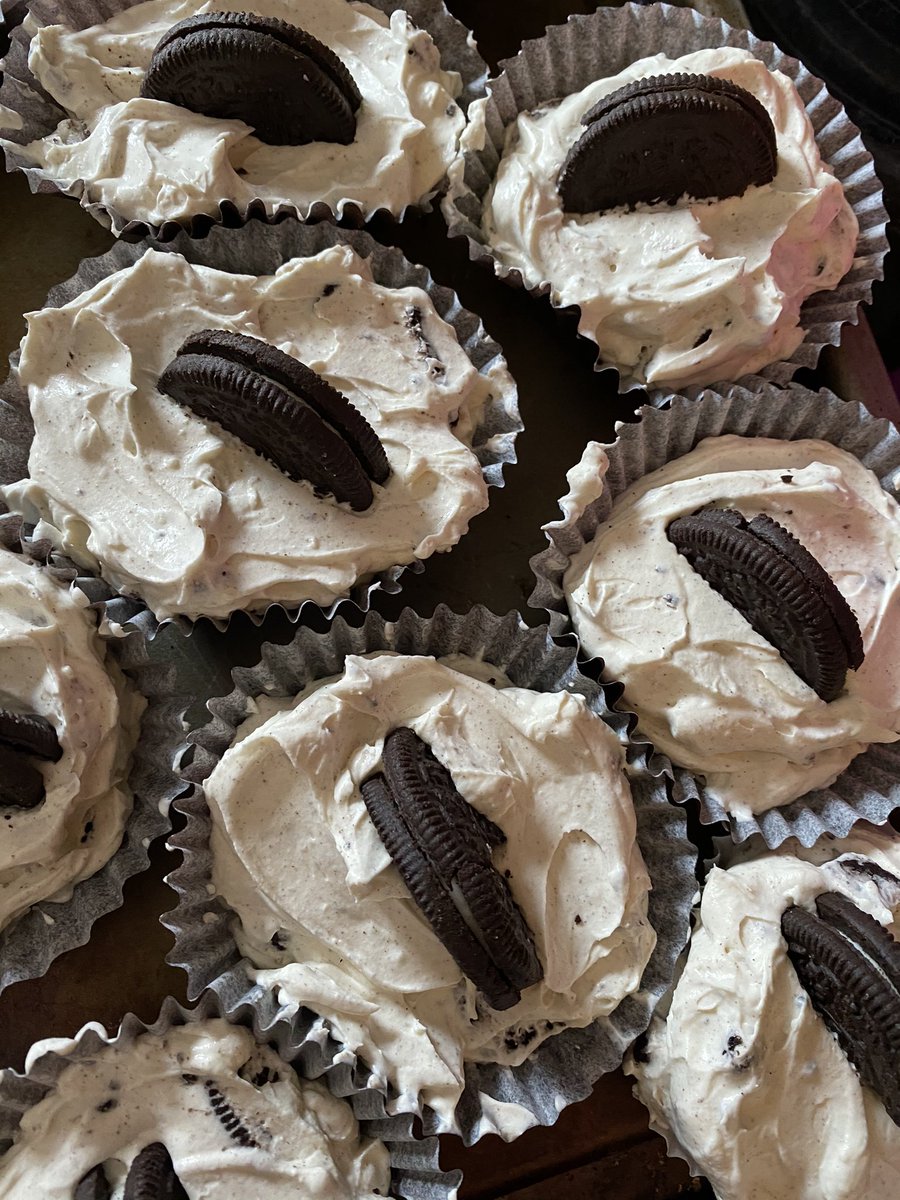 HappyNewEar2013's tweet photo. Busy afternoon here making Oreo cheesecake cupcakes from the @FolensIreland #sonasannual2020 I think they turned out well...... 3 hours minimum in the fridge required. #oreobiscuits https://t.co/EpCOgIBxMC