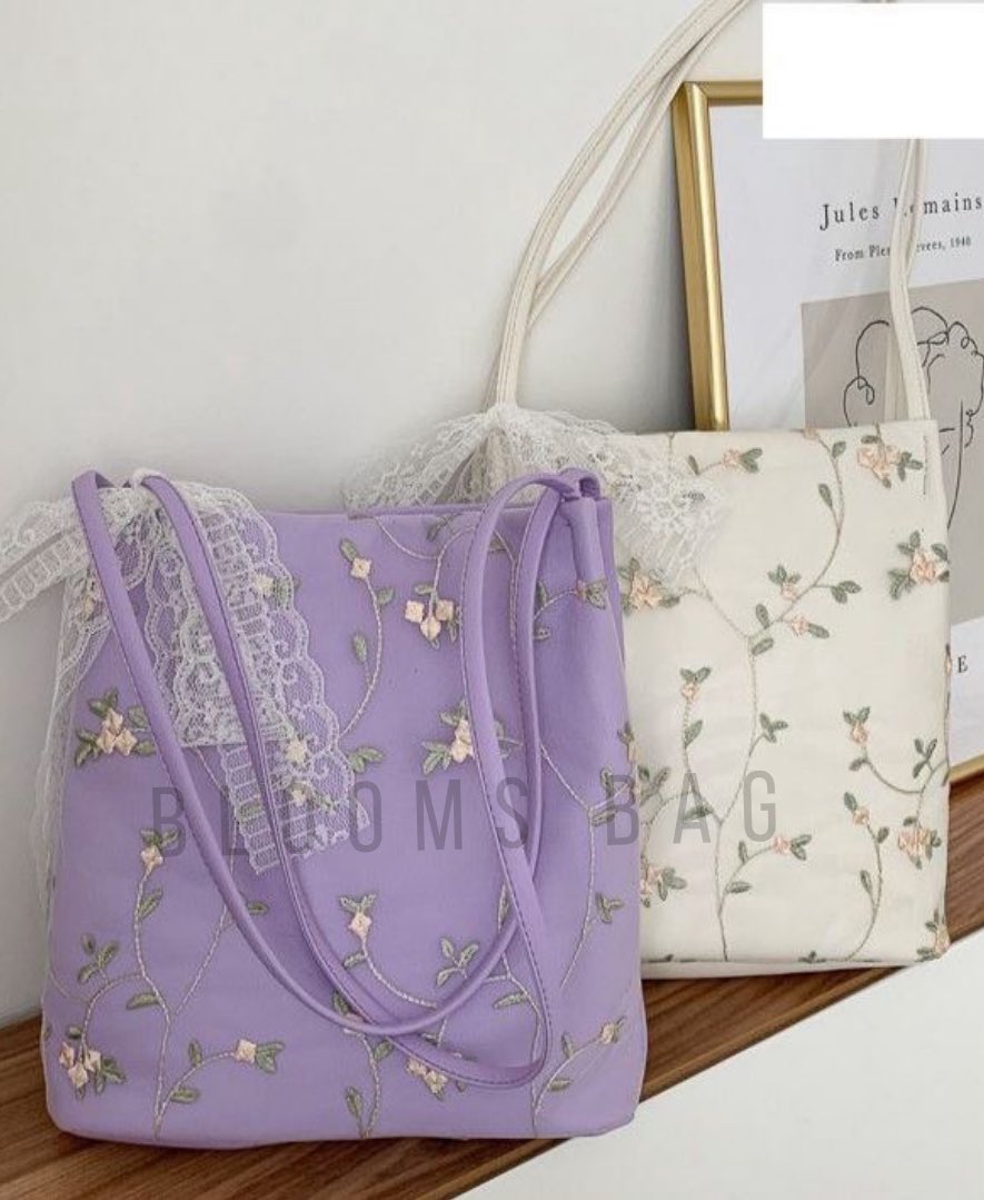 blooms_bag's tweet photo. OOTD DANDELION BUCKET HERE😍😍
Tengok sini cepat!!! Dia jadi triple cantik sebab customer & dandelion sooo tantek😭. So korang kalau nak triple cantik, cepat beli dandelion bucket✨🧚🏻♀️
#BBFeedback
The customer The bag https://t.co/79ScWVg2Zg