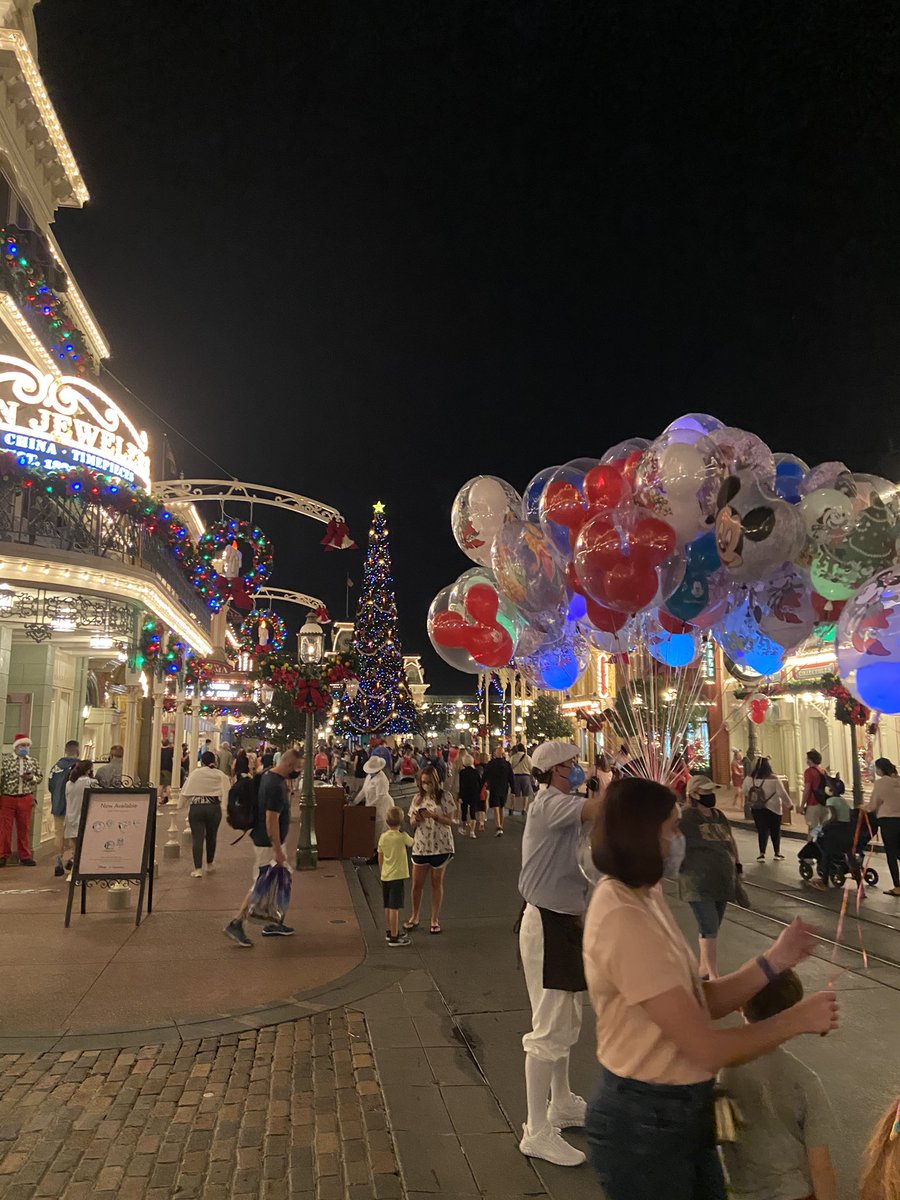 CitCandace's tweet photo. • C H R I S T M A S • T I M E • is • H E R E •
There’s Disney &amp; then there’s Christmas at Disney. It doesn’t get better.
Candace@crazyimaginationtravel.com
#CIT #crazyimaginationtravel  #smallbusinesssaturday #disney #disneychristmas #mainstreetusa #disney #magickingdom #wdw https://t.co/3iscGkxSlw