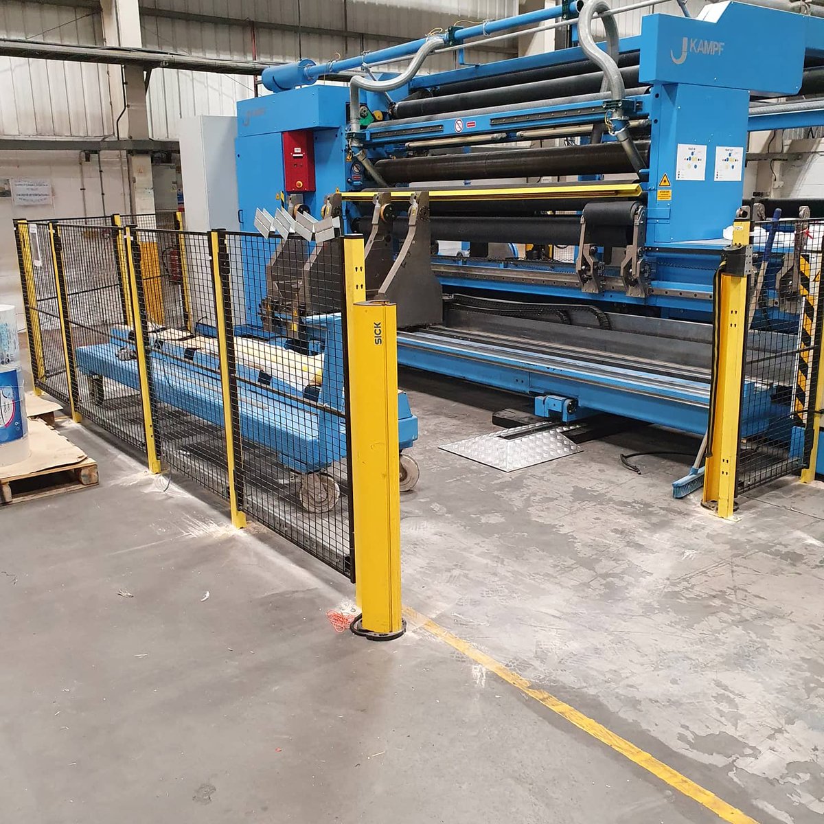 CkdEngineering's tweet image. Wide web kampf installed guards adjusted to suit customer's needs. #engineering #kampf #conversion #packaging