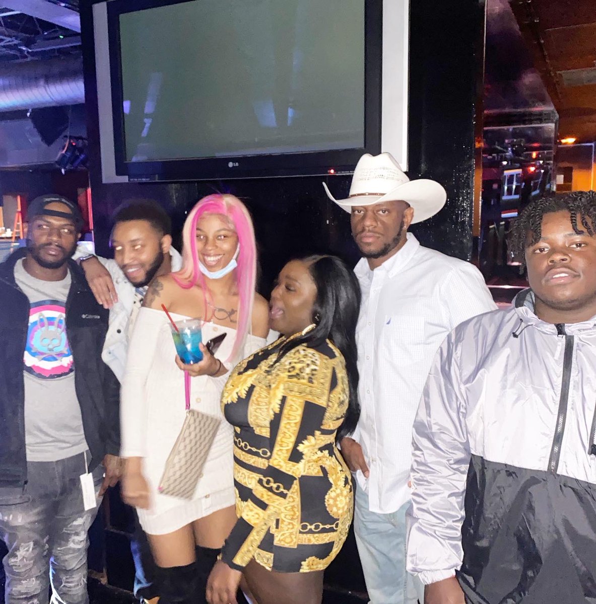 Roshawn_Jones's tweet photo. 🐎🤠  #Milesfamily  , while still grieving over my Brody passing! #RIH #BSMITH  @ Dallas, Texas https://t.co/MBt9E6g02s