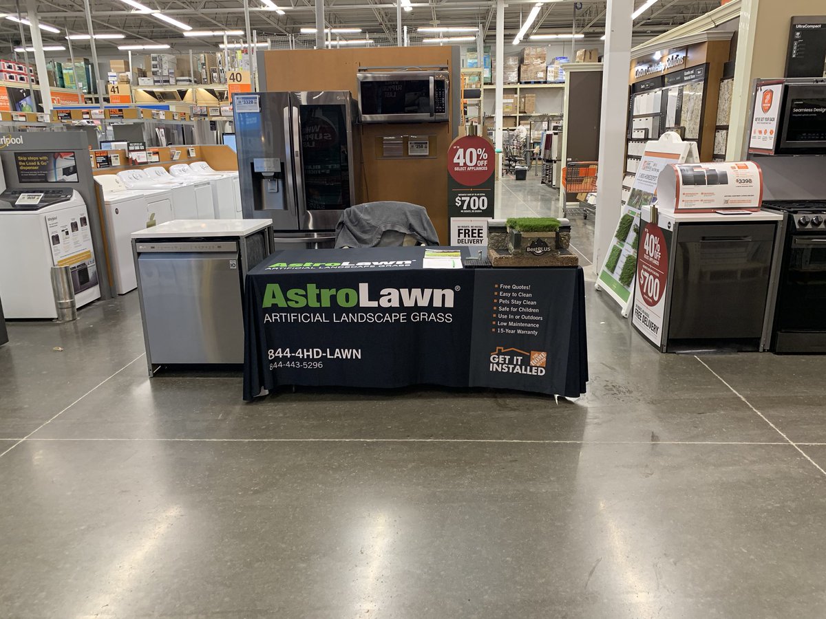 GroverAstroLawn's tweet image. Black Friday weekend here at @homedepot #6860 💚 24 months 0% if you use your Home Depot credit card 🎉 #astrolawn #homedepot #artificialgrass