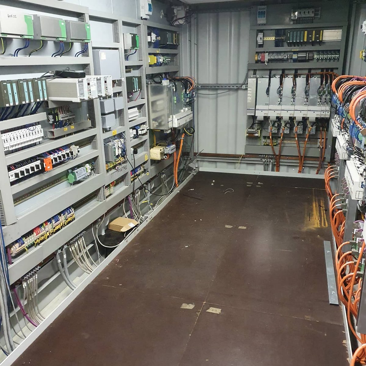 CkdEngineering's tweet image. Bobst flexo printing press disconnected and removed and on its way to China #engineering #printingpress #bobst