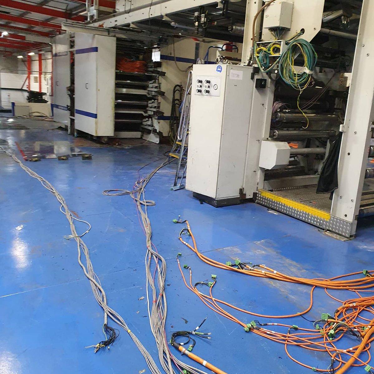 CkdEngineering's tweet image. Bobst flexo printing press disconnected and removed and on its way to China #engineering #printingpress #bobst