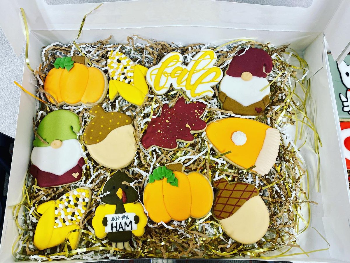 Okay can we just a moment and look as these beautiful cookies❤️.    Ashley from Rollin in the Dough exceeded our expectations!!! #g194 #T2330 #happyholidays <a href="/Target/">Target</a>