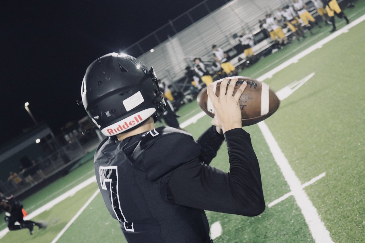 evanrdz's tweet image. couldn’t have asked for a better team. my brothers’ through it all. i want to thank God for giving us this opportunity. i want to thank my teammates and coaches for all that they’ve done for me. onto the next chapter. #7out✌🏽 @J_Louis23 @Derekmal75 @AidanMassiate @SamuelPierre21