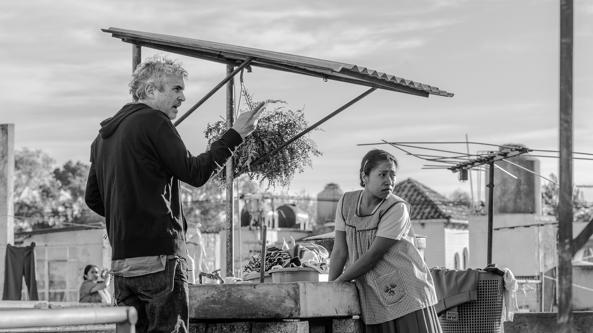 Happy Birthday to the singular Alfonso Cuarón pictured here behind the scenes directing Roma! 