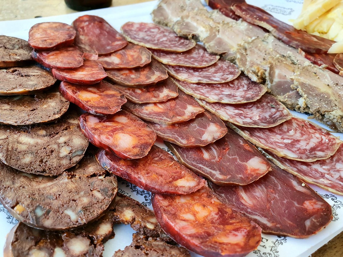 Gracias a nuestros clientes por decirnos cada día lo ricas que están las exquisitas viandas que traemos de los picos de Aroche. ¡Siempre la mejor calidad para nuestra gente!
👉 Si te gusta el plan, nos vemos en Bernal Díaz del Castillo 31, en Alcalá de Guadaíra.
☎️ 955 686 990.