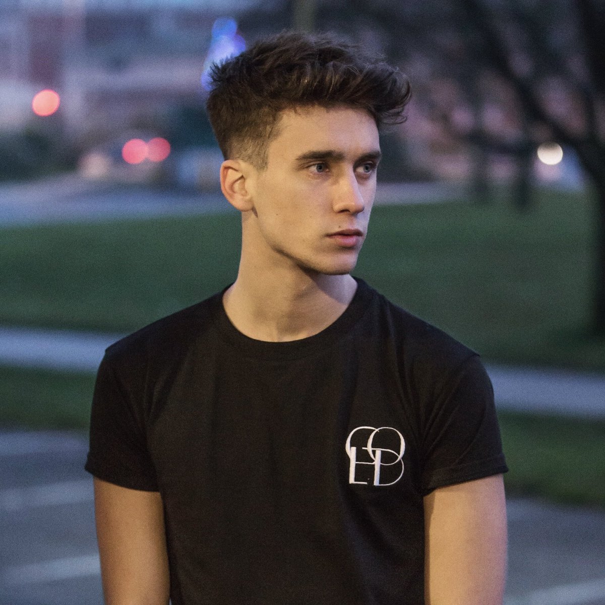 forbidmusic's tweet photo. 𝙢𝙚𝙚𝙩 “𝘿𝙄𝘼𝙈𝙊𝙉𝘿 𝙃𝙀𝘼𝙍𝙏” 𝙧𝙚𝙢𝙞𝙭𝙚𝙧 𝙣𝙤. 2 !!!!

my amazin &amp; talented friend @DillonJamesUK has turned DH into the perfect combo of house &amp; just pure DREAMINESS ☁️🥺🤍

𝙖𝙫𝙖𝙞𝙡 04.12.20 https://t.co/28igtVD91b