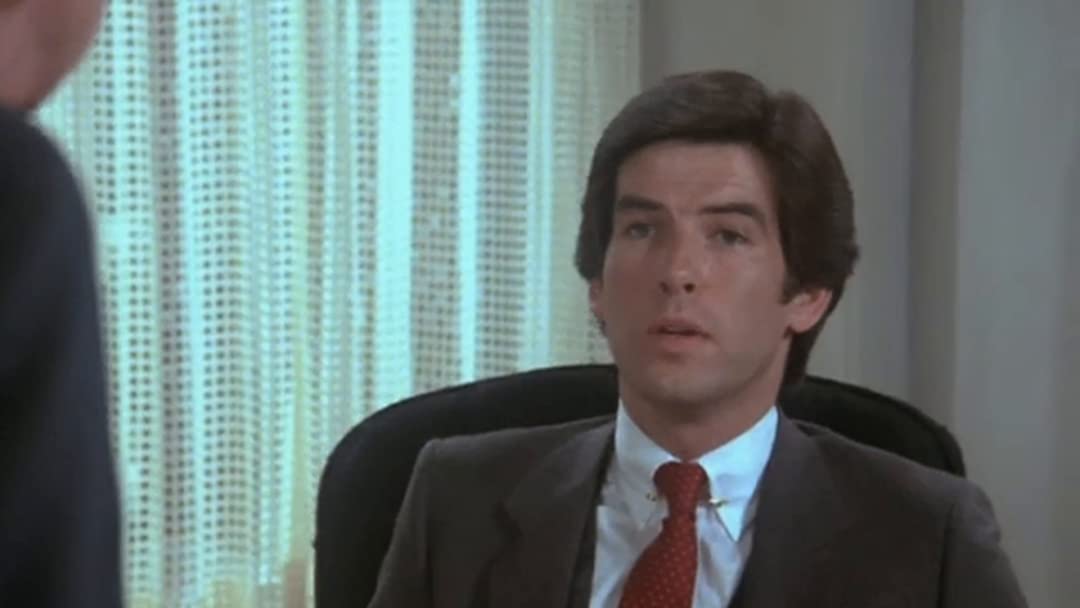 But wait ... someone's in RS's office! It's him! He suddenly had nothing to do in San Francisco & so here he is pretending to be Steele. And thus the premise is set up: she's invented someone and then he shows up and drives her crazy, tho she looks pretty happy in this episode...