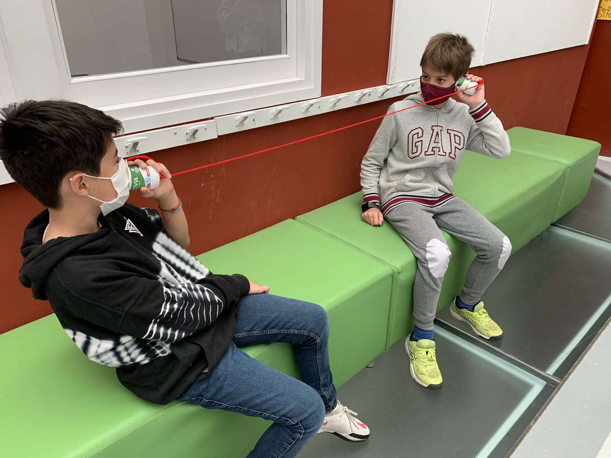 EscolaVillena's tweet photo. Fem ciència tot l’any, també durant la #setmanadelaciencia #metodecientific #pensamentcritic #labciencies 🥽💡🔌🔭🔬🦠🧪🧲💎🧬 https://t.co/Q1C1n8e0Vd