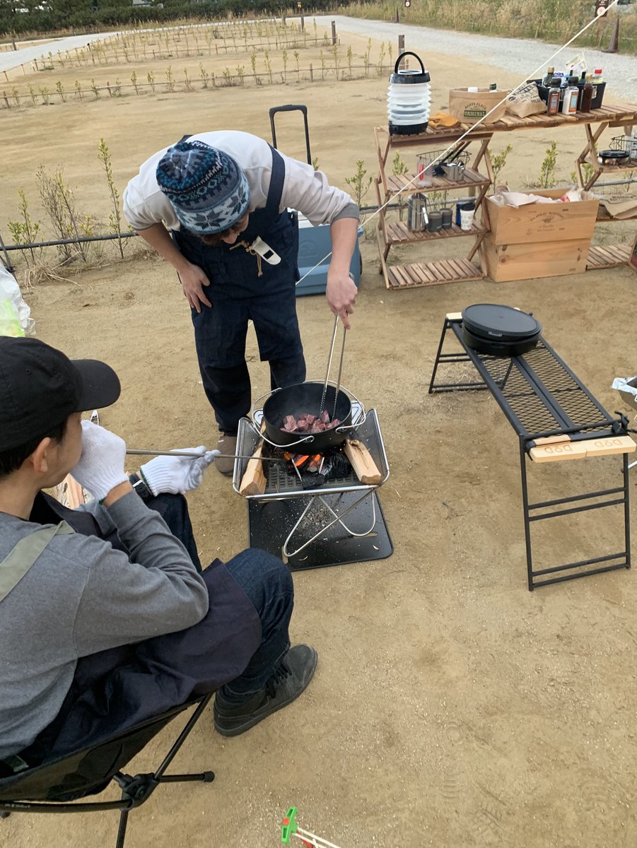 PPichann's tweet photo. 新しいテントで設営の練習
デイキャンプだとちょっとものたりなかった、、、

#デイキャンプ
#ライダーズテント 
#焚き火 https://t.co/rtvIeGnlZJ