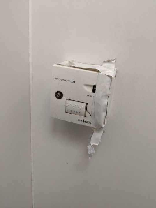 PAVATech's tweet image. This one has been through the wars. Found at a petrol garage. #lifesafety #EmergencyAssistance