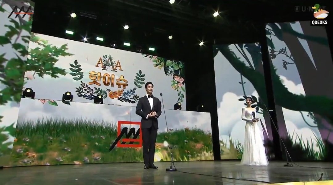 kdramafairy's tweet image. CONGRATULATIONS YEA JI AND SOO HYUN FOR WINNING THE HOT ISSUE AWARD 😭 we are so proud of the both of you &amp;lt;3 #AAA2020