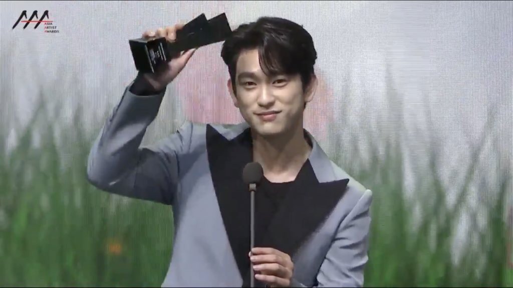 im_defs's tweet photo. So proud of you, Park Jinyoung 👏 https://t.co/yoRRFzptXG