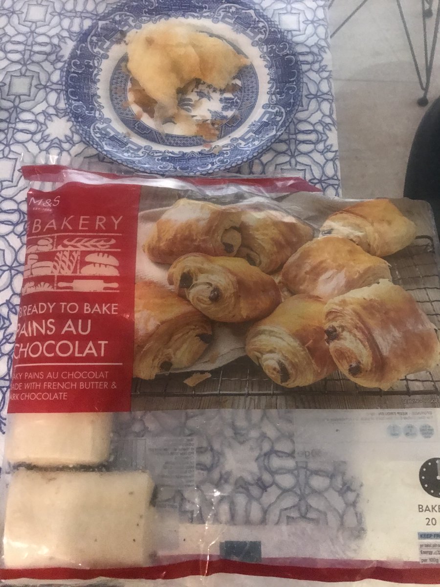 Roarquackquack's tweet photo. PLASTIC IN MY FOOD @marksandspencer would appreciate a reply.  Your phone lines are closed for complaints! You have seen my Insta story but obviously do not deem this an important issue.  My emails will take 48hrs to reply.  So I'm hoping you have some time to reply here. https://t.co/RyYtPpALvZ