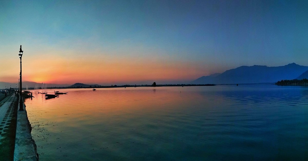 theKashmirwalla's tweet photo. On the banks of Dal. Serene and tranquil. https://t.co/bT3qsNtPu2