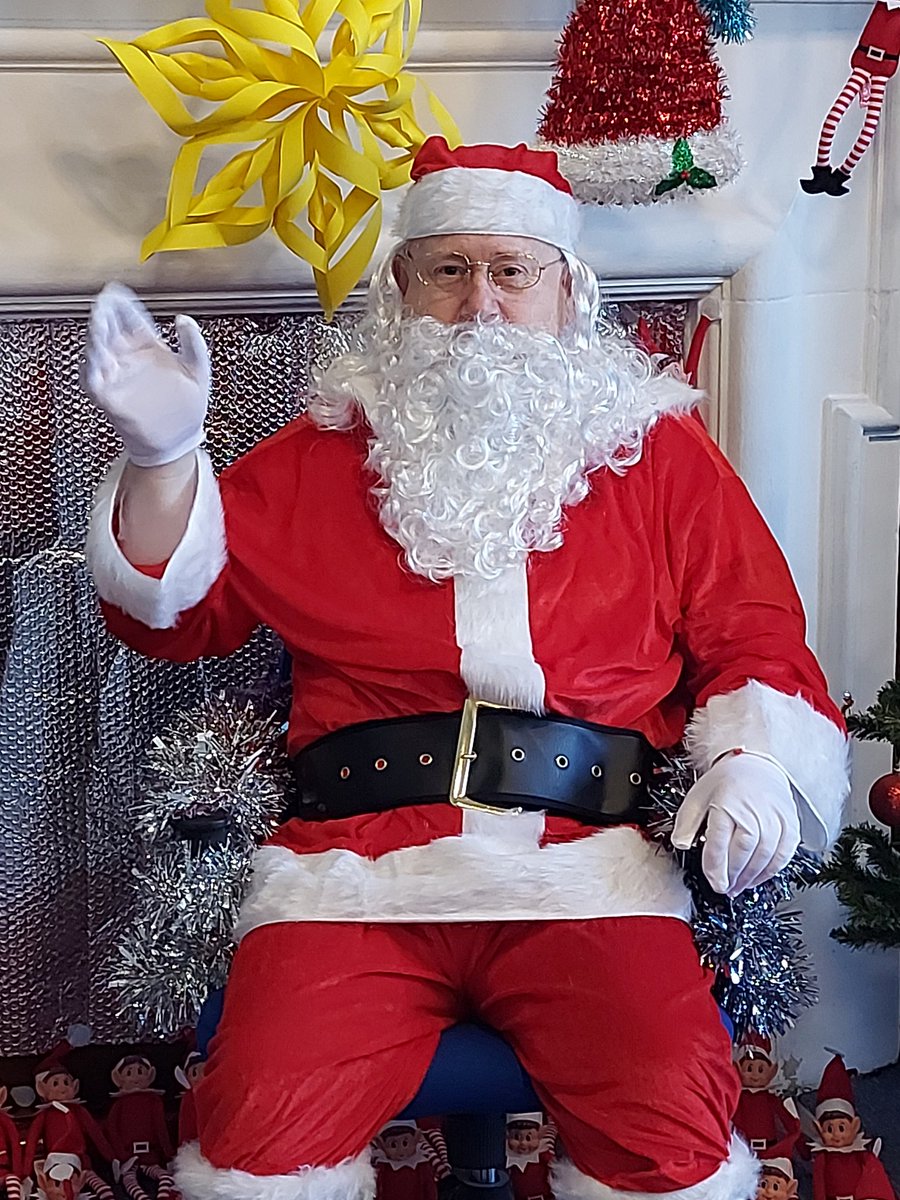 HughScott20's tweet photo. Ho Ho Ho! Guess who? Santa popped in to Greenock to check on his army of elves...things didn't go quite to plan...Watch out for Inverclyde Elf Week @inverclydeedu @tonyinverclyde @MichaelInverHOE @InverclydeDofE @CLDInverclyde #StaySafeSanta https://t.co/IZGyOg6qK1