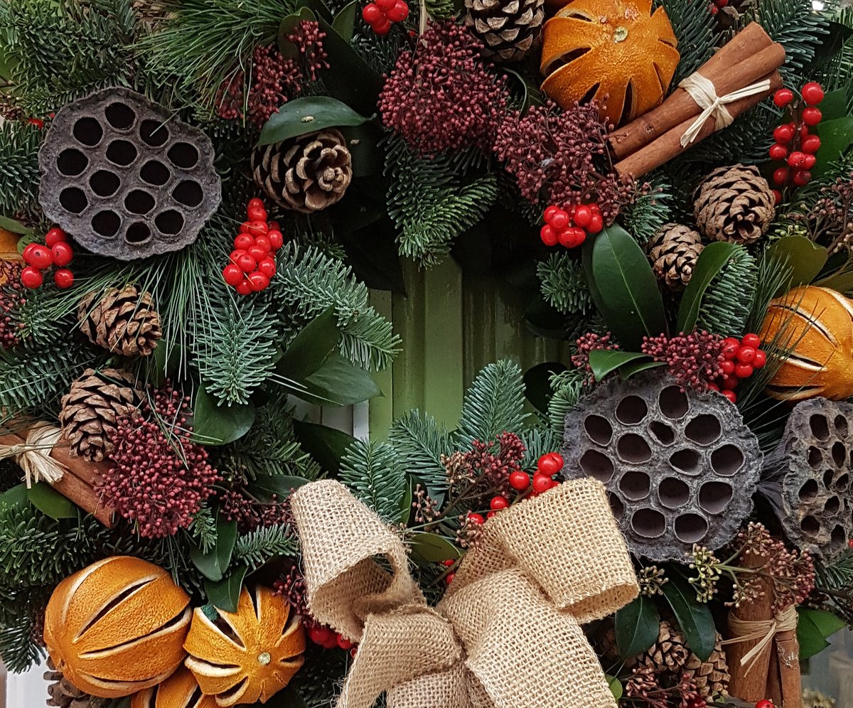 A much-loved tradition here at the Manor, we're delighted to have re-scheduled our wreath workshop with Corbins Florist for Friday 11th December. Let's get festive! 🌿🍊

Follow the link to book tickets: burleymanor.com/whats-on/festi…