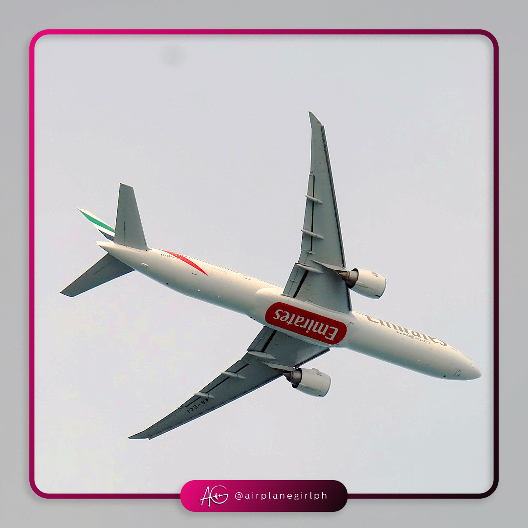 airplanegirlph's tweet photo. It's been so long since I got a 'belly shot' and it's no less than an Emirates 777! It's refreshing to see an airplane in another angle. Talk about worm's eye view, yeah?

@emirates @MactanCebuAirpt #aviation #planespotter #avgeek #aviationphotos #airplane #Cebublog #travelblog https://t.co/eDnaZA6hRP