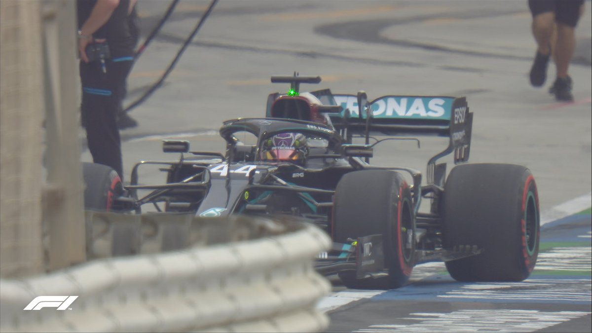 Lewis Hamilton is parked at the end of the pit lane with a problem, his team had to run over to retrieve him

#BahrainGP 🇧🇭 #F1