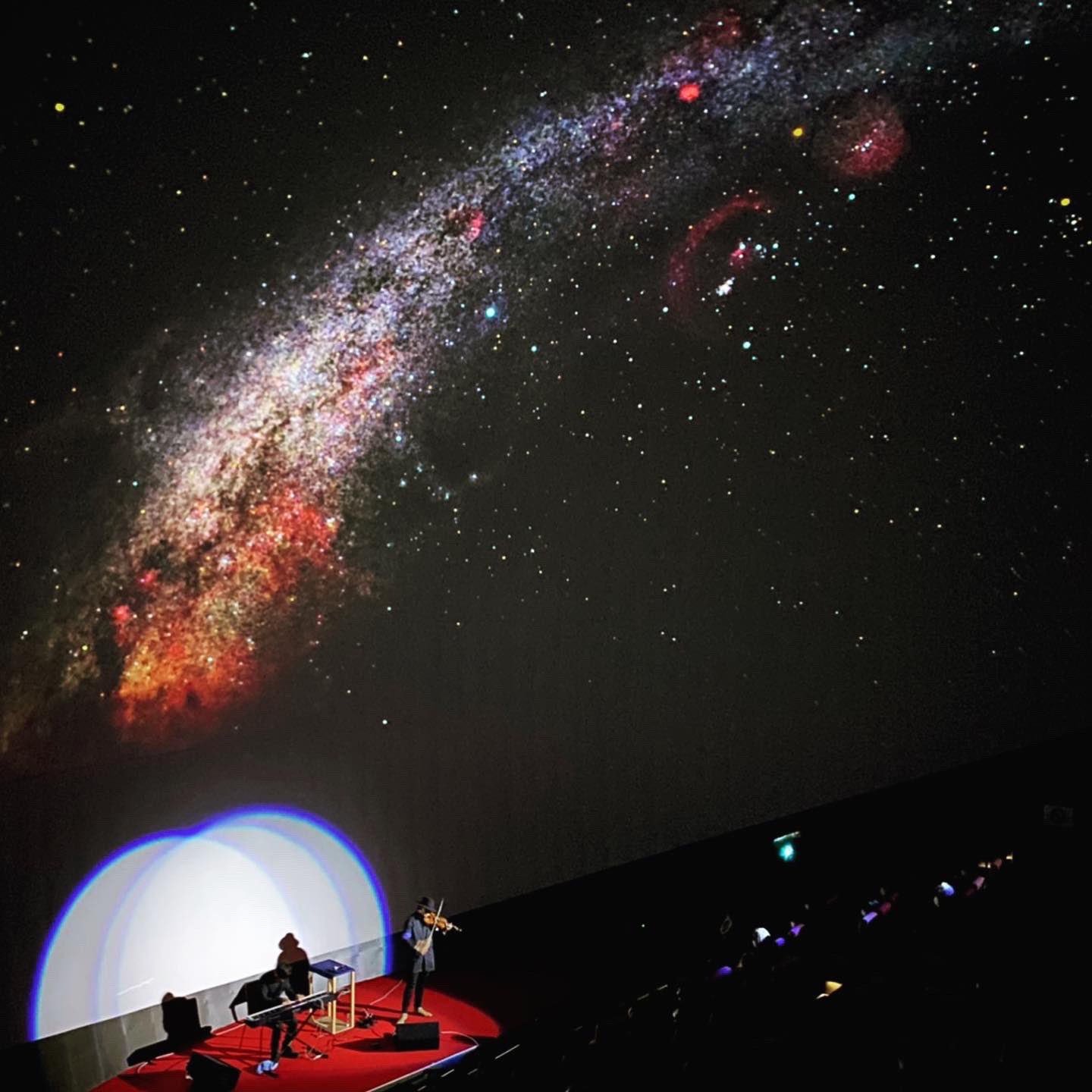 竜馬 竜馬四重奏 本日は西新井にあるギャラクシティのプラネタリウムで 星空コンサートでした 特別な空間でのパフォーマンスに なんだかワクワクしました プラネタリウム ギャラクシティ Violin Live 星空 T Co Pkggiejolj Twitter