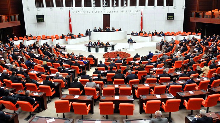 BGazete's tweet photo. #Asgariücret zammı için ilk öneri HDP'den geldi: 4000 TL olsun. https://t.co/uZDg5mfUAo