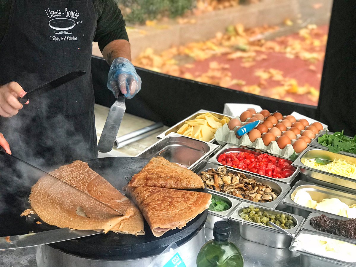 It’s lunchtime and we have plenty of takeaway choices to enjoy from our Fine Food Market.