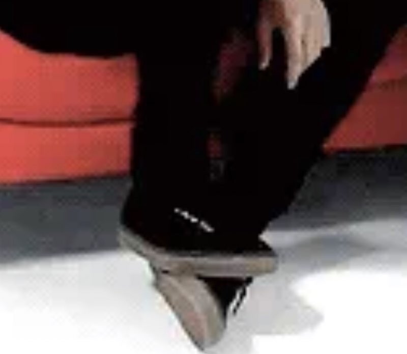louis tomlinson doing that thing with his feet; a thread